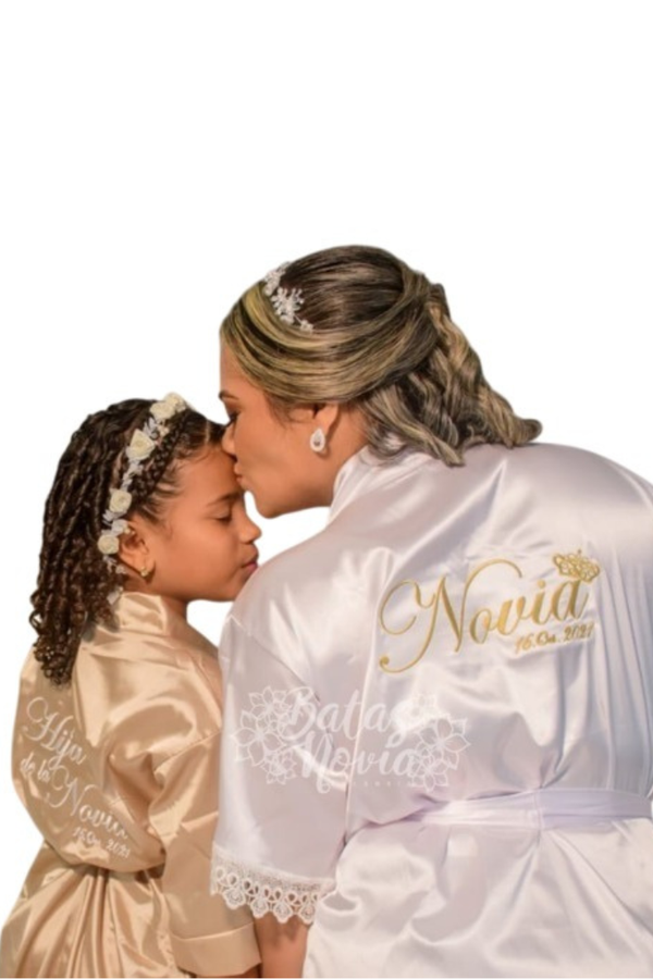 Combo Bata Novia + Bata Infantil en Satín Personalizadas